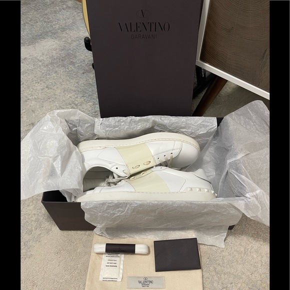 EUC Mens 8 Valentino Garavani Studded Open Low-Top Patent Leather Sneake White - Picture 16 of 16